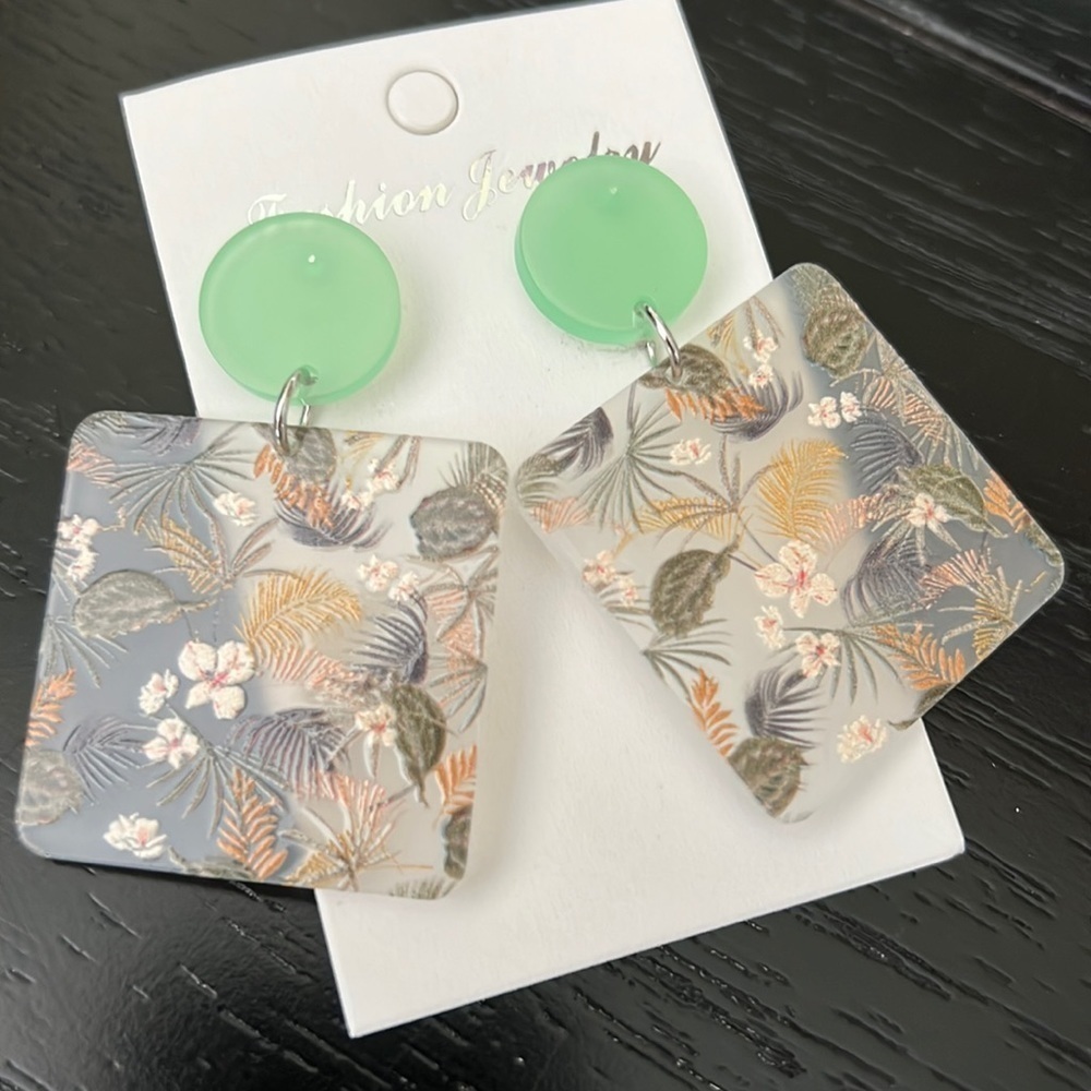 Floral acrylic earrings-NWT